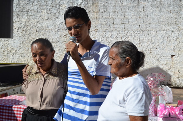 Vereador Cidielson ao lado de sua mãe Irene e sua avó. Foto Leo Lasan