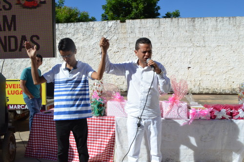 Vr. Cidielson e seu irmão Pastor Eliedson, orando.