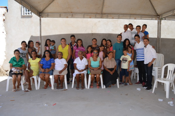 Família reunida permanece unida.