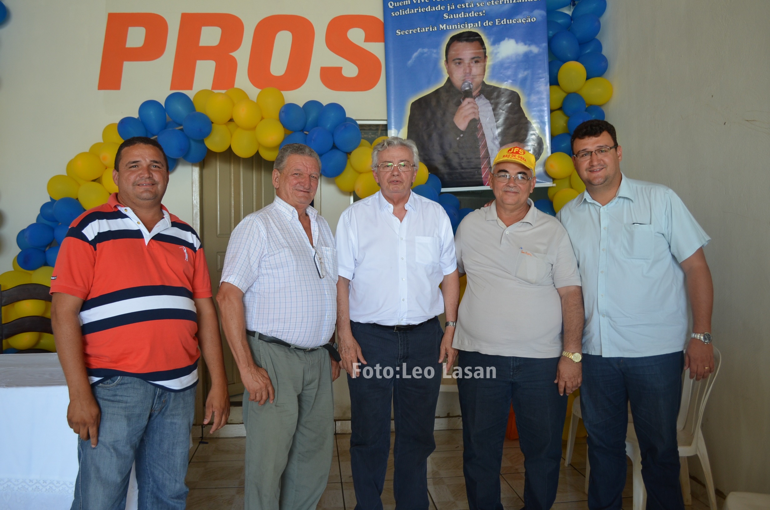 Pré-candidato a vereador Neurivan, ex-prefeito Pitó, ex-deputado Arnaldo Melo, e pré-candidatos a prefeitos Zé do Geraldo e Daniel Furtado em foto de Léo Lasan.