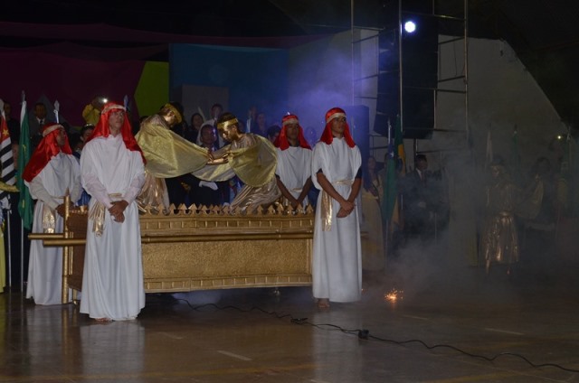 A Arca da Aliança e os anjos.  Foto:Leo Lasan