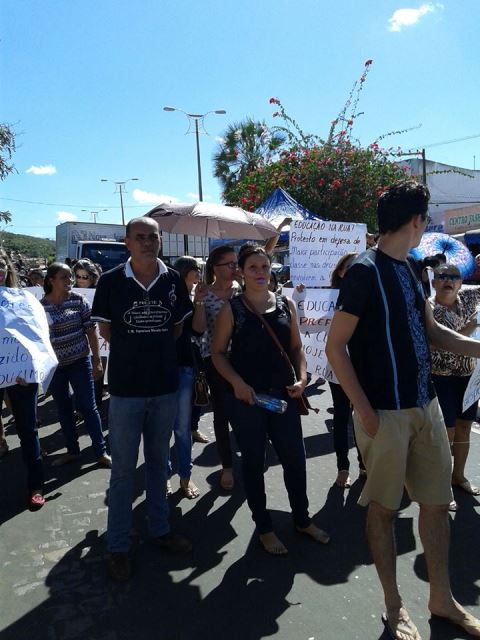 Professores em manifestação nesta segunda-feira 4 de julho