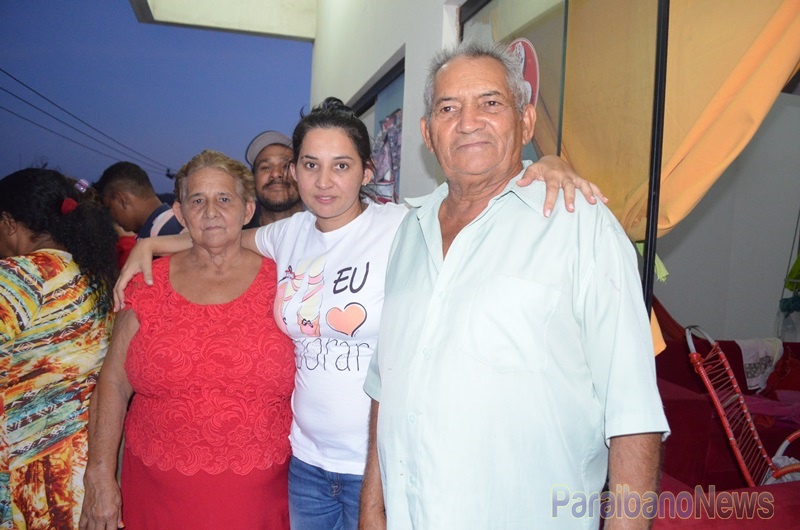 Pais de Zé Hélio: Dona Princesa, a filha Eliane e o pai Adalton.