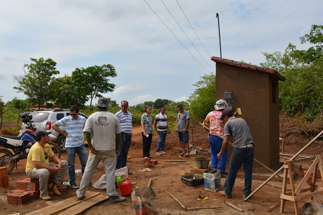 Prefeita Aparecida visitando obra de poços. Foto Bira da Rádio.