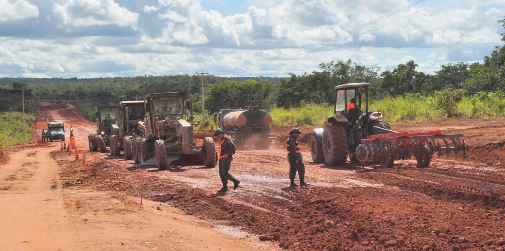 Inicio da obra em abril.