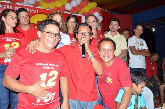 Francisco, Bozó, radialistas de São João dos Patos em evento político.