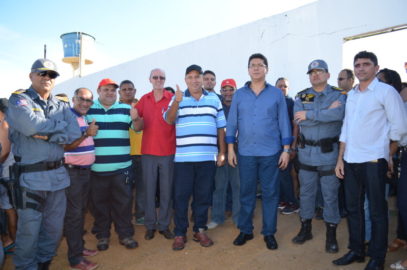 Prefeito Zé Hélio recebendo o secretário Jefferson Portela e Coronel Pereira. Foto:Leo Lasan 