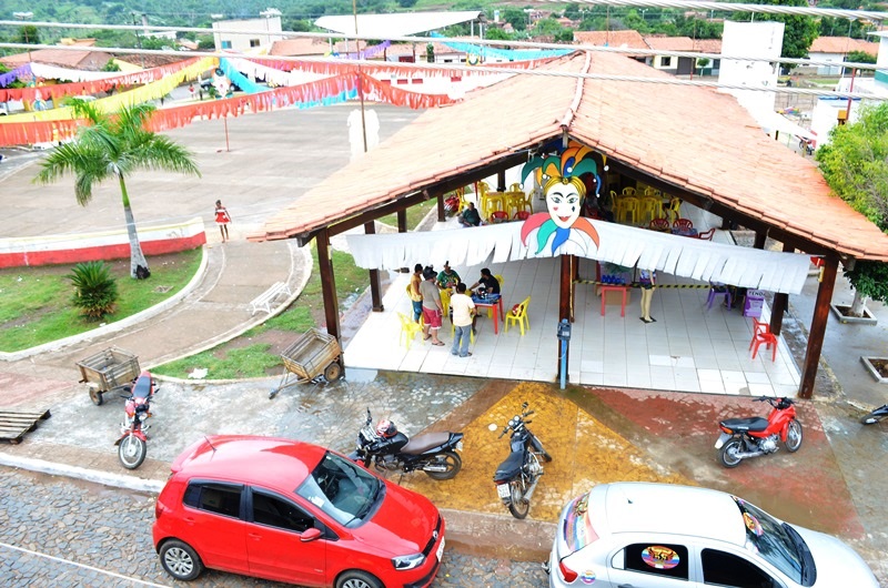 Praça Sérgio Coelho com o Bar da Praça cenário do carnaval