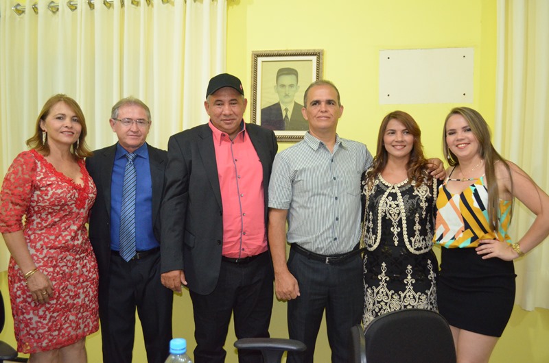 Geralda e o esposo veereador Tico, prefeito Zé Hélio, Lindon Jonson e esposa vereadora Denis sá e a primeira dama Dilma Lima. foto:Lasan.