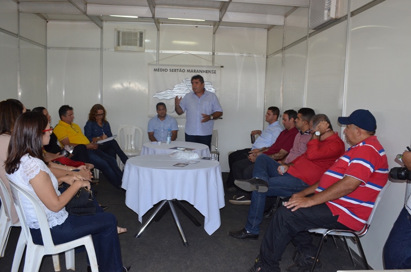 Reunião de prefeitos. Foto Leo Lasan