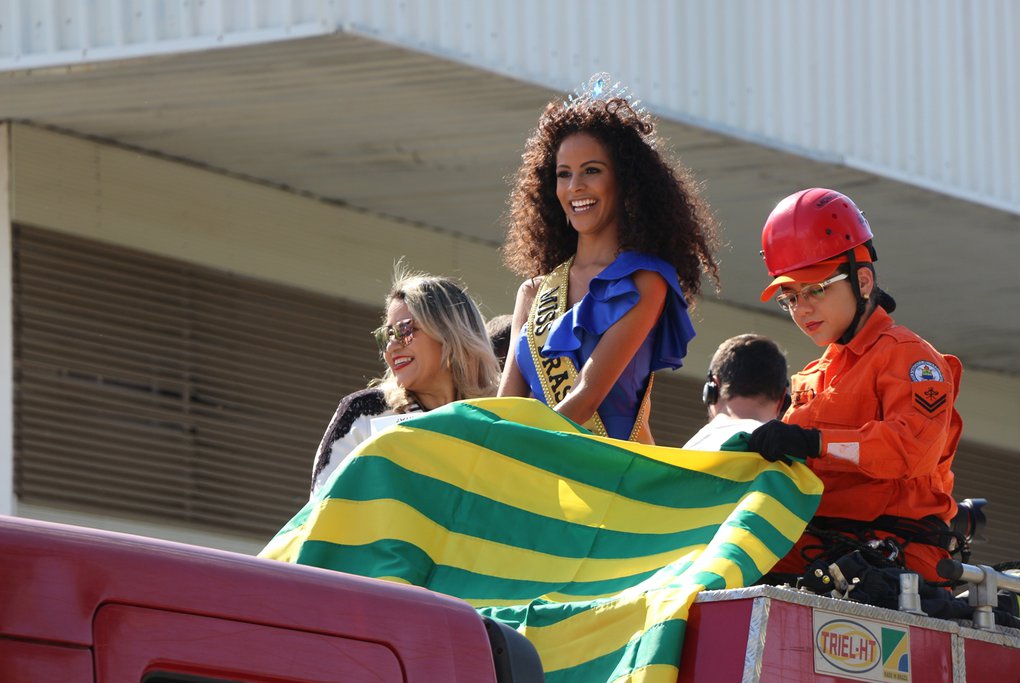 monalysa-segura-bandeira-do-estado_REF3HHS.JPG.1020x683_q85_crop