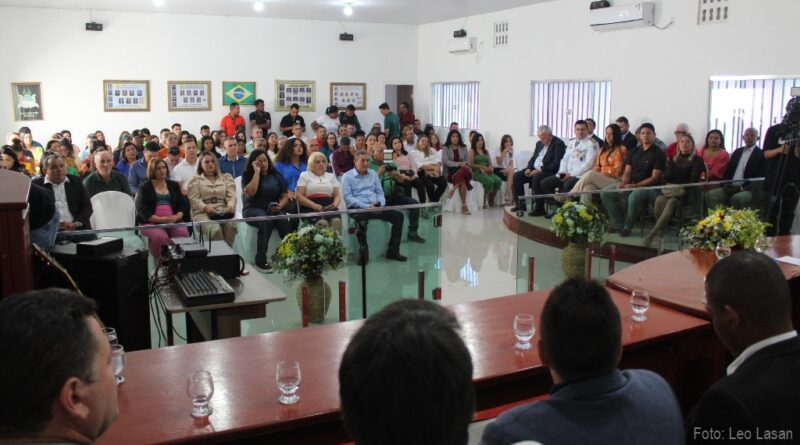 “PENSO NO FUTURO, DE ME APOSENTAR AQUI, PORQUÊ AQUI ENCONTREI O MEU LUGAR”, declara Promotor de Justiça Dr. Hélder Bezerra ao receber Título de Cidadão Pastobonense.